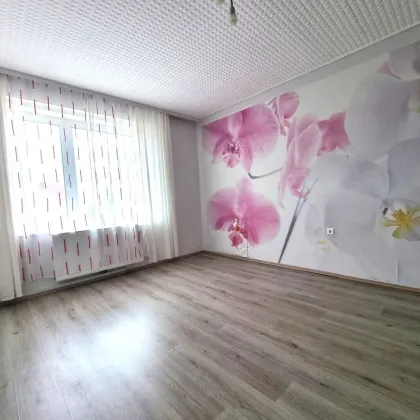 Gepflegte 2-Zimmer-Wohnung mit Loggia in zentraler Lage! - Bild 3