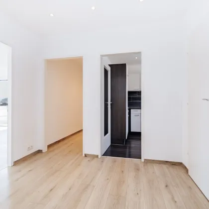 LIFT I LOGGIA I RUHIGE LAGE I LICHTDURCHFLUTET I SCHÖNE AUSSICHT I EINBAUKÜCHE I FAMILIENFREUNDLICH I PROJEKT WOHNEN I - Bild 2