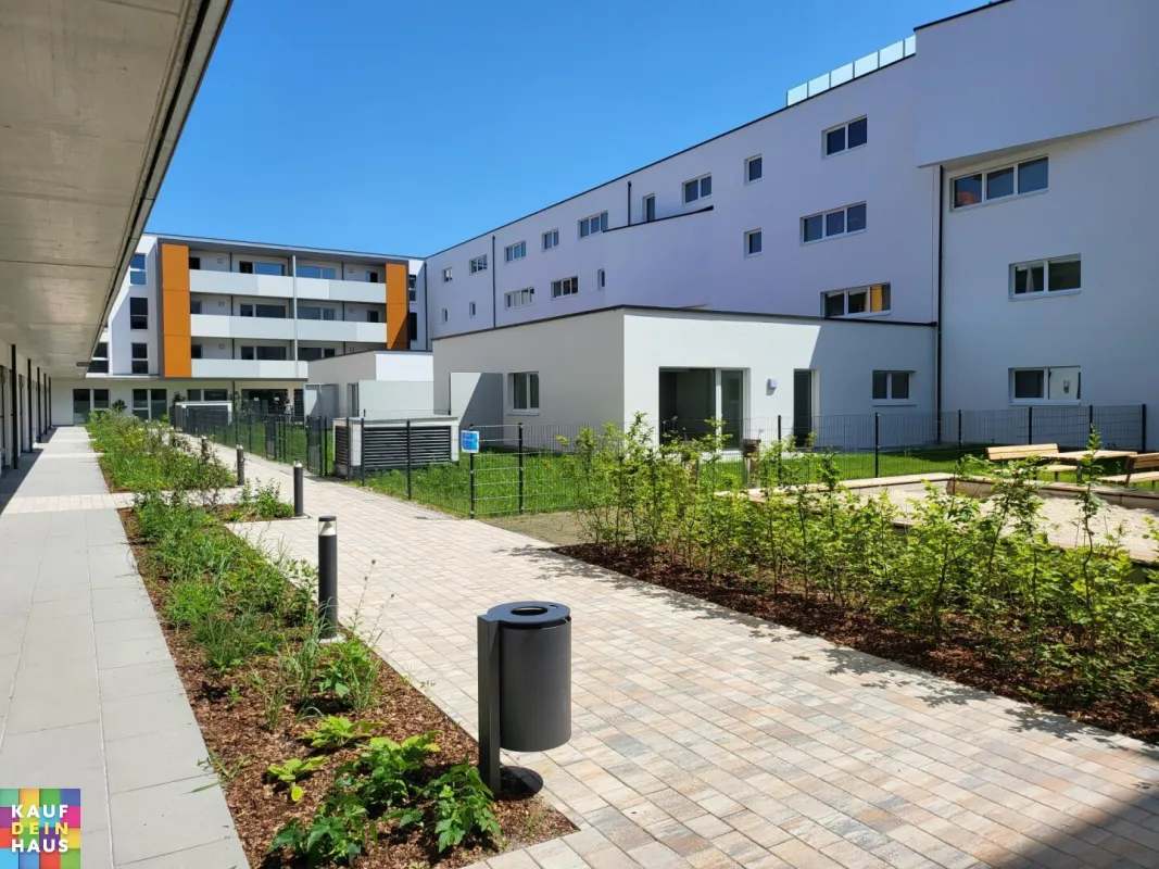 GRÜNER MAX! 2 ZIMMER INKLUSIVE MÖBLIERTER KÜCHE UND STELLPLATZ! - Bild 1