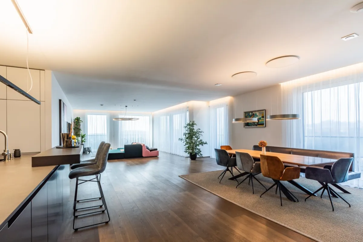 Exklusive atemberaubende 5-Zimmer-Wohnung im Lux Tower - Bild 1