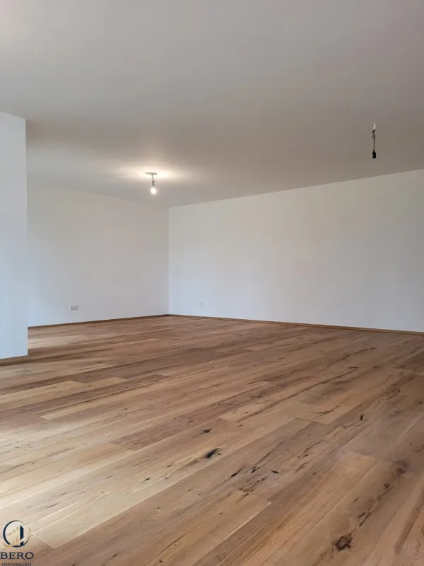 "Schlüsselfertiges Reihenhaus im Erstbezug mit Terrasse, Balkon und Garten" - Bild 1