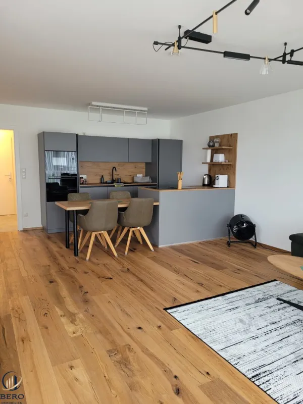 Klosterneuburg-neu errichtetes Reihenhaus mit Terrasse, Balkon und großem Garten - Bild 1