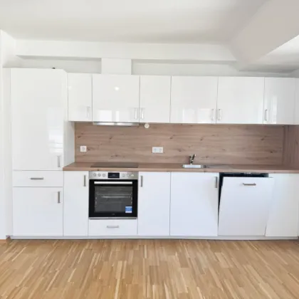 Sonnige 52m² DG-Wohnung mit Einbauküche Nahe U6 - 1170 Wien - Bild 2