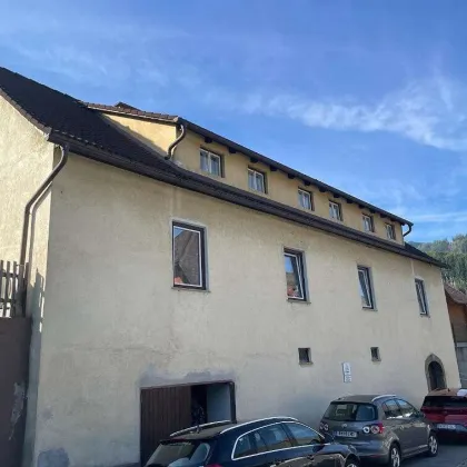 Haus mit vier Wohnungen - Vollkeller - schönes ebenes Grundstück - teilweise Sanierungsbedarf! - Bild 2