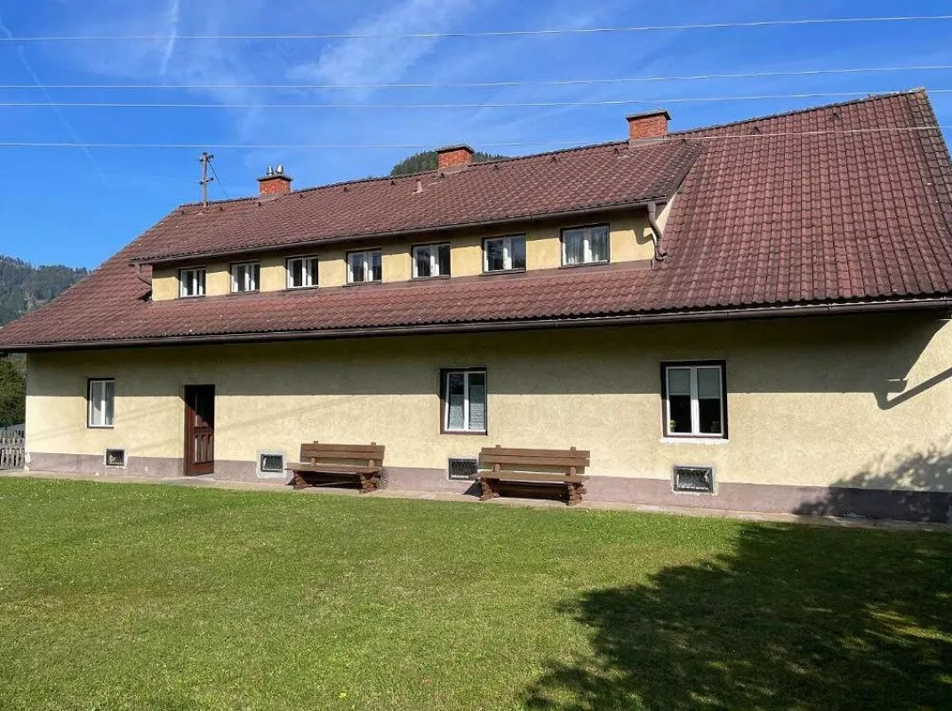 Haus mit vier Wohnungen - Vollkeller - schönes ebenes Grundstück - teilweise Sanierungsbedarf! - Bild 1