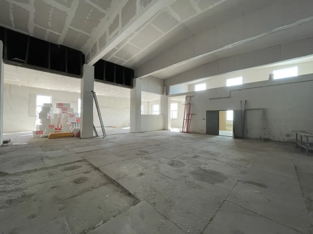Helle Gewerbehalle mit Verkaufsraumcharakter in 2601 Sollenau bald zu vermieten - Bild 1