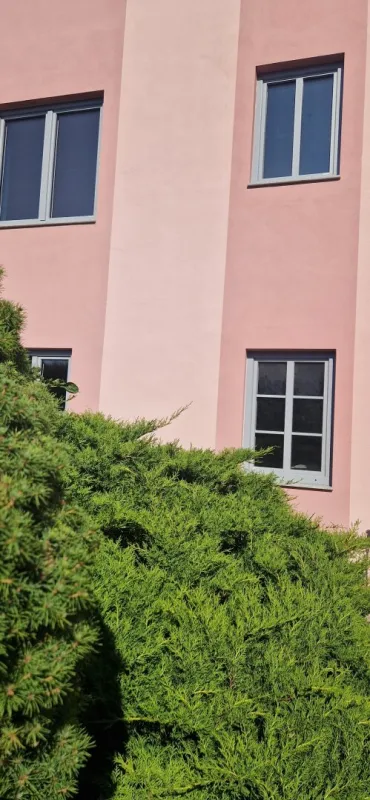 Modernes Zweifamilienhaus mit Charme - direkt im Zentrum von Hollabrunn - Bild 1