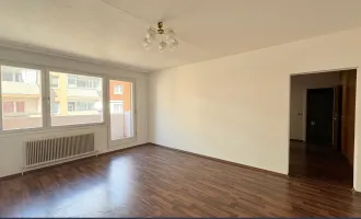 ** IHR ROHDIAMANT ZUM VERWIRKLICHEN - SANIERUNGSBEDÜRFTIGE 4 ZIMMER WOHNUNG MIT LOGGIA **