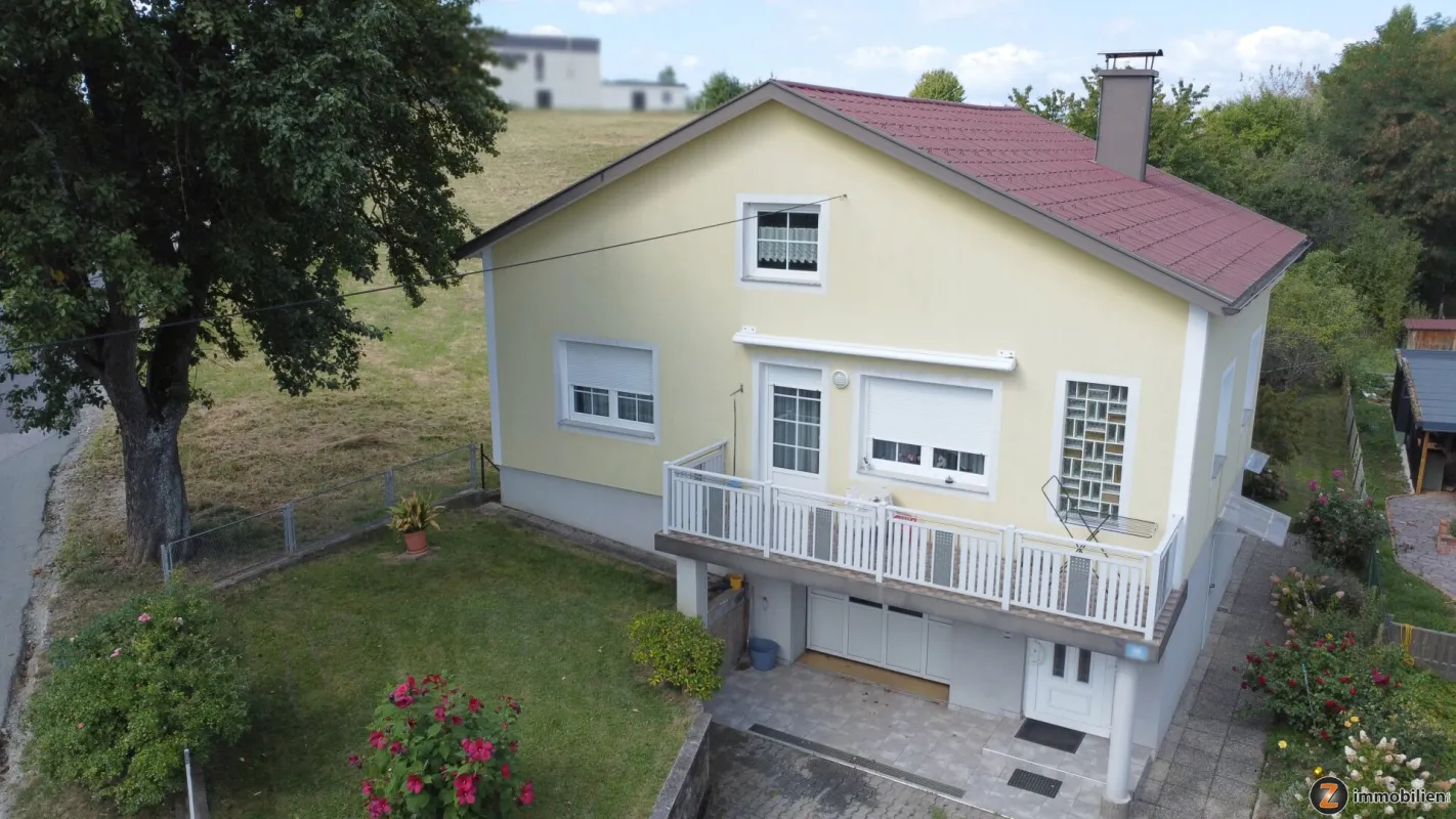 Unterkellertes Einfamilienhaus mit Garage und Obstbaumbestand - Bild 1