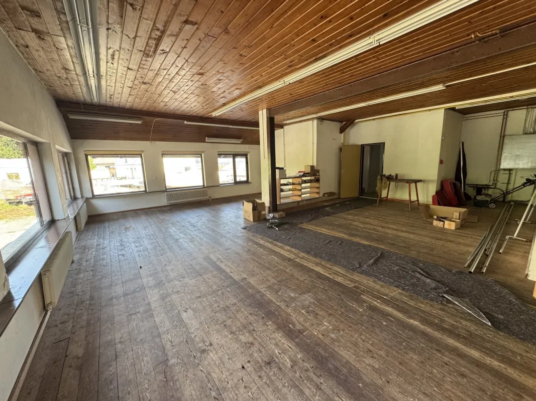 Sofort beziehbare Werkstatt / Büro / Lager : 150 m², 2 Stellplätze, nur € 1.200.-  Miete! - Bild 1