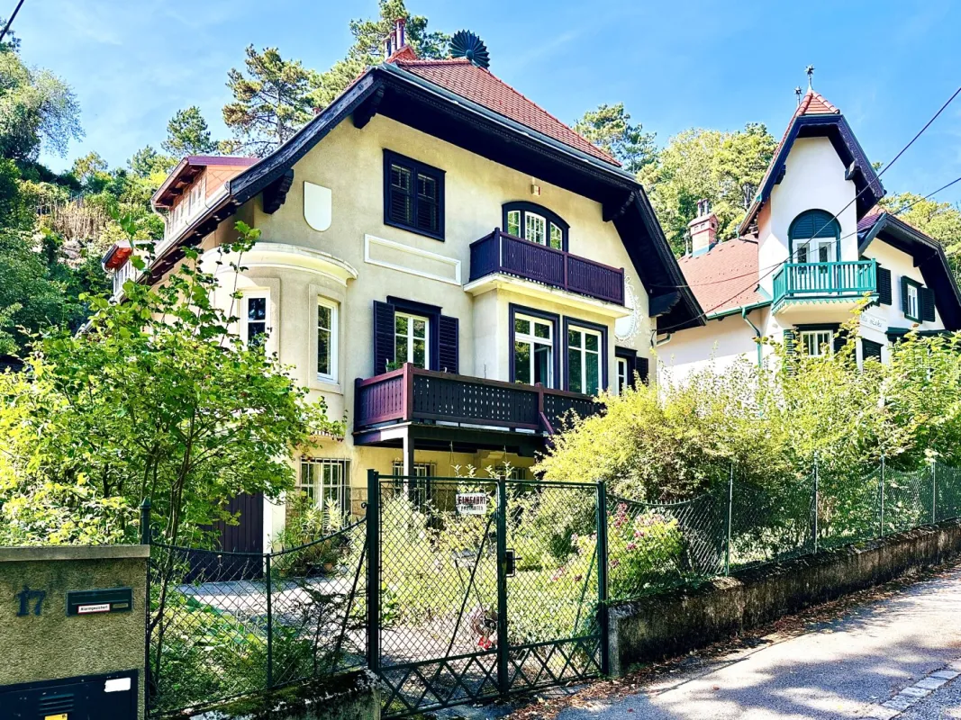 Jagdvilla aus 1910 - vollrenoviert - Top Ruhelage  -10 Minuten zu Fuß in die Innenstadt von Baden - Bild 1