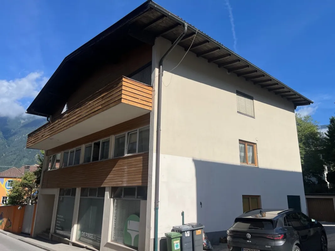 Anlegerobjekt Schwaz: Büro-Wohngebäude mit 4 Wohnungen und großem Lager - in guter Lage Schwaz - Bild 1