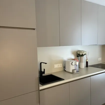 EXKLUSIVE, VOLL AUSGESTATTETE "LÖFFELFERIGE" WOHNUNG MIT LOGGIA – BEWERBUNGEN ERWÜNSCHT! ALL IN KOSTEN! - Bild 2