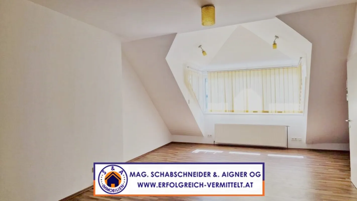 Große Dachgeschosswohnung mit Premium Whirlpool am Hauptplatz zu mieten! - Bild 1