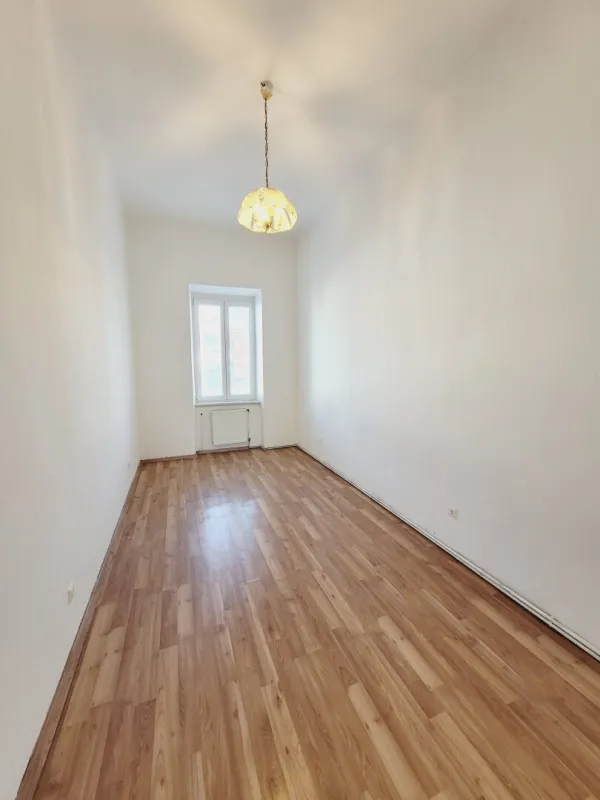 Gänserndorf: sanierte 2-Zimmer Wohnung in Zentrumslage - Bild 1