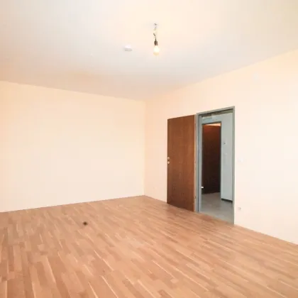 Freundliche 2,5-Zimmer Wohnung mit Loggia Nähe Stadtbad - Bild 3