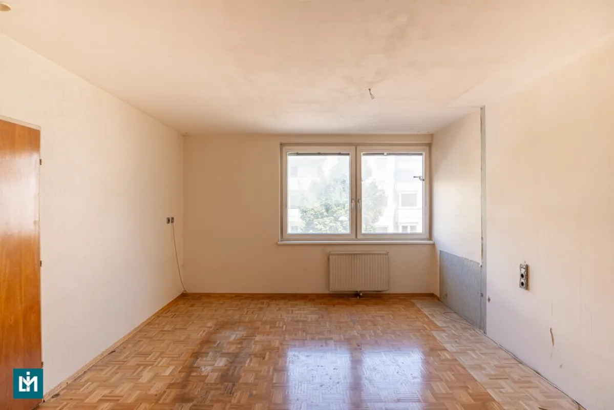 RENOVIERUNGSBEDÜRFTIGE 3 - ZIMMER WOHNUNG / NÄHE EINKAUFSZENTRUM RIVERSIDE - Bild 1