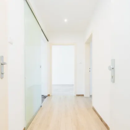 HIGHLIGHT I OBERSTE ETAGE MIT LIFT I MODERNISIERT I KOMFORT-DUSCHE I DESIGN-KÜCHE INKLUSIVE I ZENTRAL & BAHNHOFNAH I HAUSTIER-TAUGLICH I MODERNES WOHNGEFÜHL I OPTIMALE RAUMNUTZUNG I PROJEKT WOHNEN - Bild 3