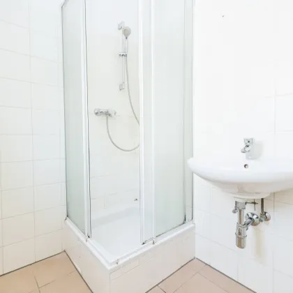 *WOW* I 3. ETAGE MIT AUFZUG I DUSCHE & KOMFORT I BAHNHOFNAH I HAUSTIERE ERLAUBT I MODERNER STYLE I TOP AUFTEILUNG I PROJEKT WOHNEN - Bild 2