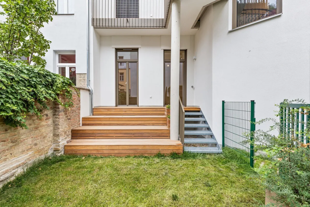 ERSTBEZUG ! Hochwertig generalsanierte 3 Zimmer miz TERRASSE UND GARTEN )Top 07) - Bild 1