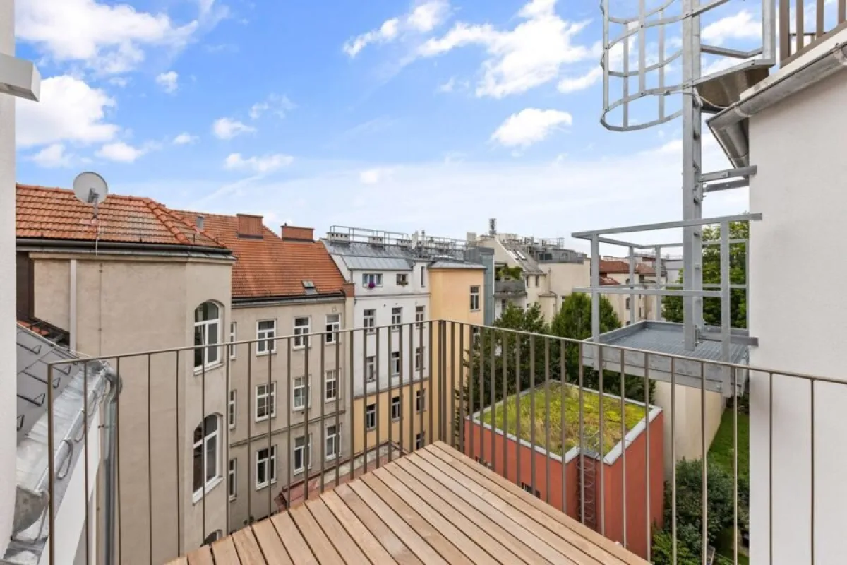 ERSTBEZUG ! Exklusives 77 m²Dachwohnung in generalsanierten, historischem Gebäude (Top 20) - Bild 1