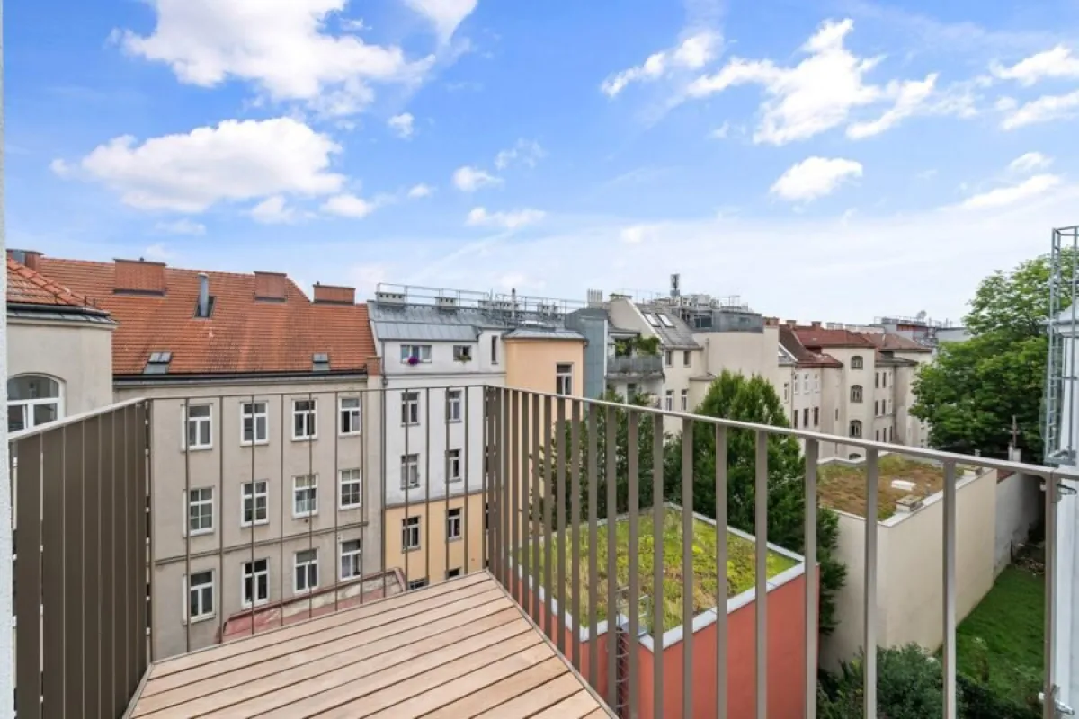 ERSTBEZUG ! Schöne 112,4 m² Dachwohnung in einem hochwertig saniertem Gebäude (Top 24) - Bild 1