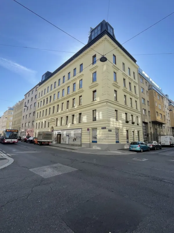 ERSTBEZUG! Tolle 4 Zimmer-Dachgeschoßwohnung in hervorragender Lage! - Bild 1