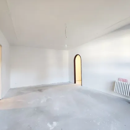 EDELROHBAU - Sanierungsbedürftige 3-Zimmer Wohnung mit Loggia - Bild 3