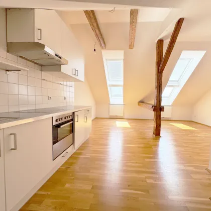 Helle Altbauwohnung mit Liftzugang und stilvollen Holzböden in Leibnitz - Bild 2