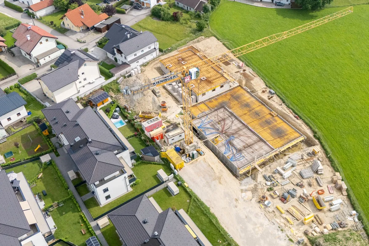 BAUSTART ERFOLGT - PROVISIONSFREI! 3 Zi. Wohnung mit großem Balkon inkl. Tiefgarage, Lift, Photovoltaik, BAURECHTSEIGENTUM - Bild 1