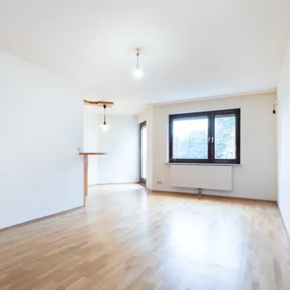 EINLADENDE, SANIERTE 3 ZIMMERWOHNUNG IM HERZEN SCHWECHATS + Garagenplatz - Bild 3