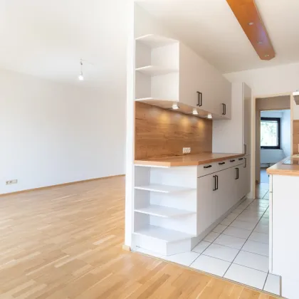 EINLADENDE, SANIERTE 3 ZIMMERWOHNUNG IM HERZEN SCHWECHATS + Garagenplatz - Bild 2