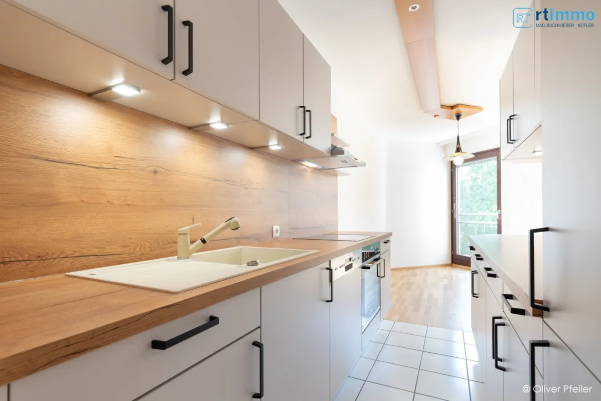 EINLADENDE, SANIERTE 3 ZIMMERWOHNUNG IM HERZEN SCHWECHATS + Garagenplatz - Bild 1