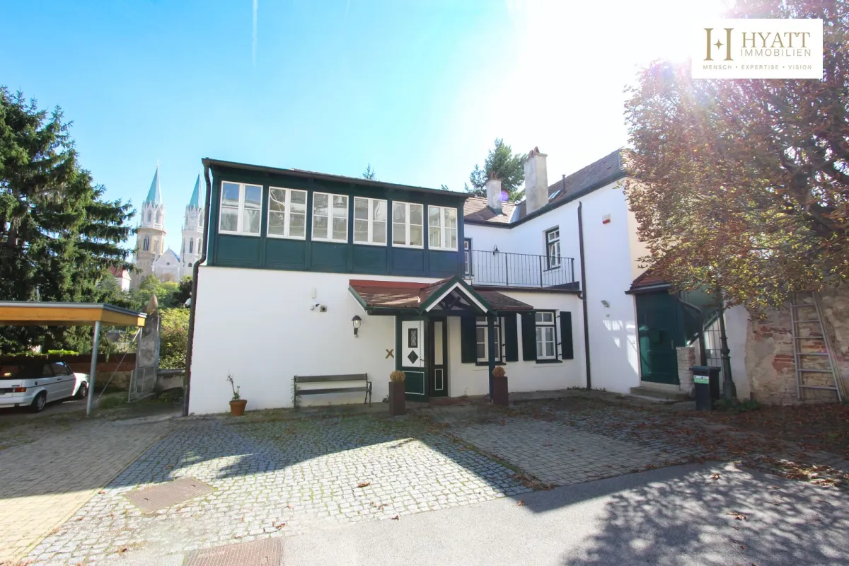 Romantische Villa wie aus der Toskana mit Pool, Whirlpool und Traumgarten – mitten im Zentrum von Klosterneuburg - Bild 1