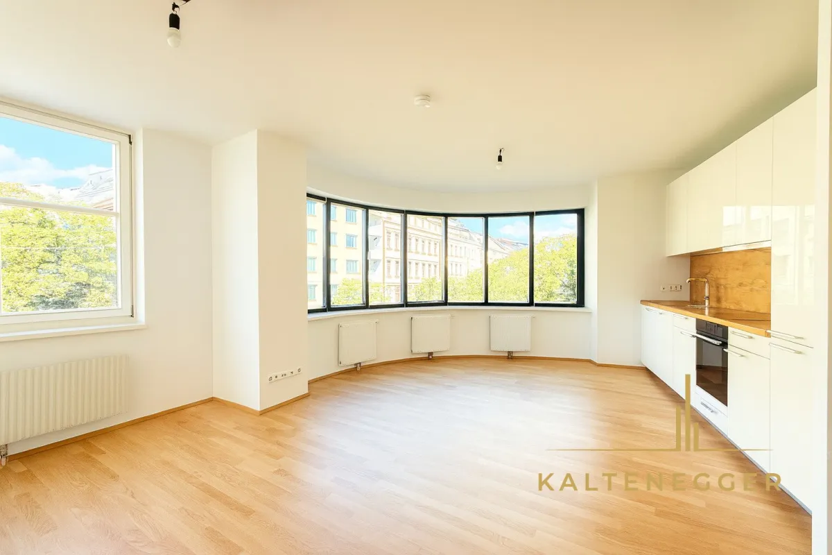 Erstbezug nach Sanierung ++ Außergewöhnliche 3-Zimmer Wohnung ++ mit großer Fensterfront und offenem Grundriss - Bild 1