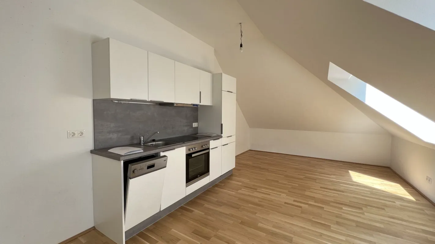 Sonnige, helle 2 Zimmer Wohnung, Nahe Zentrum und Bahnhof- in nur 16 min. mit der S-Bahn zur U6 Meidling - Bild 1