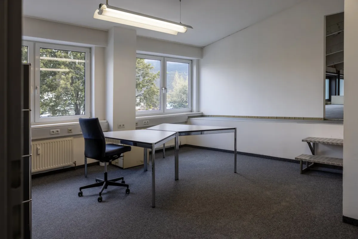 Zirl: Charmantes Büro optional mit Lager zu vermieten - Bild 1