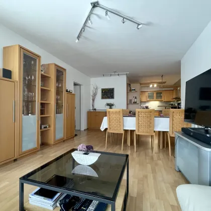 Sonnige 4 Zimmer Dachgeschoßwohnung mit Terrasse im Nibelungenviertel - Bild 3