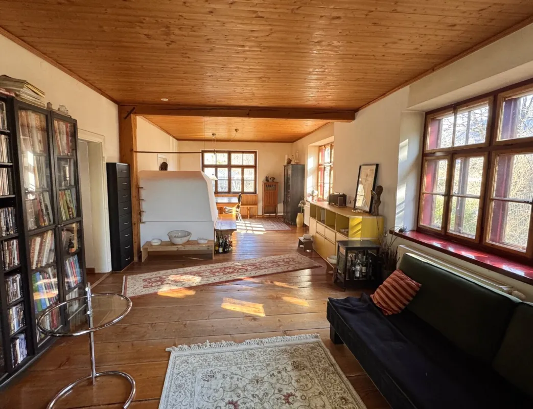 Einzigartiges Einfamilienhaus mit riesigem Garten und dem gewissen Extra - Bild 1