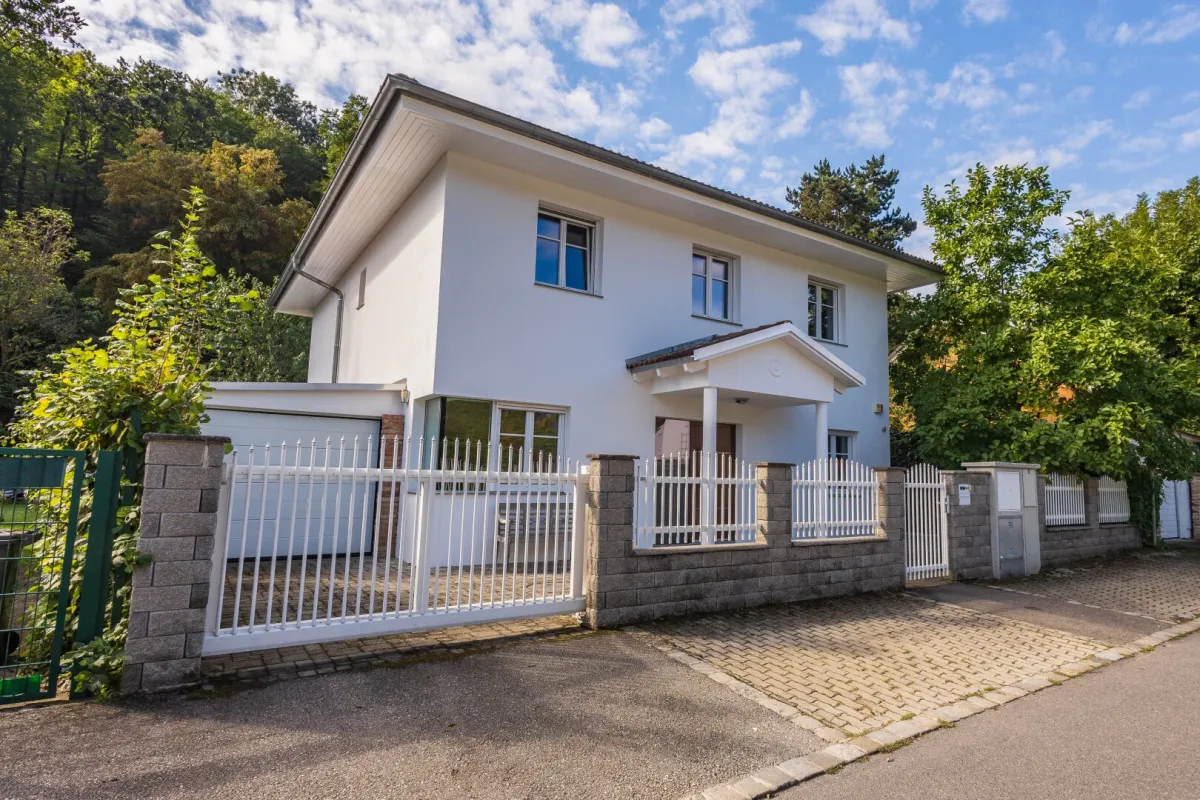 Exklusive Stadtvilla im klassischen Stil in idyllischer Ruhelage am Stadtrand von Wien Kalksburg - Bild 1