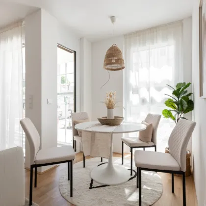 ERSTBEZUG | 2-Zimmer DG-Wohnung mit Loggia | Fernwärme & Klimaanlage | Fassadenbegrünung | TG-Stellplatz optional | Nachhaltiges Wohnbauprojekt - Bild 3