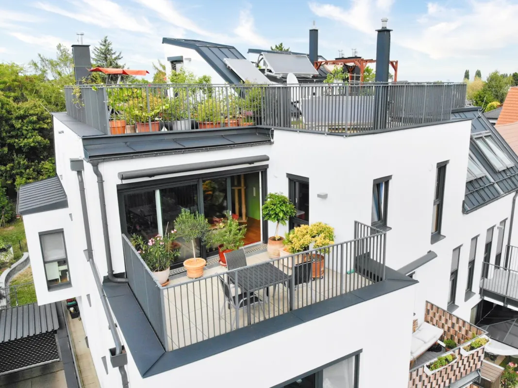 Exklusive 4-Zimmer Dachgeschosswohnung | private 39 m² Dachterrasse & Terrasse auf Wohnebene | Klimaanlage - Bild 1