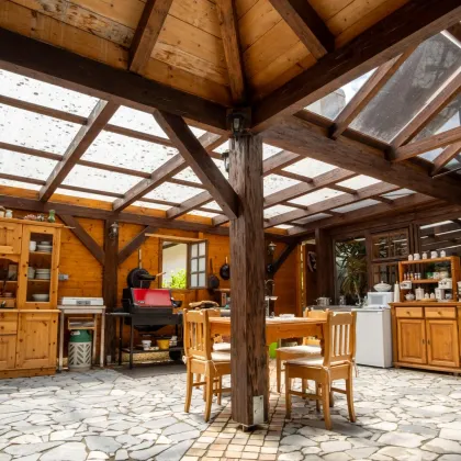 Historischer Vierkanthof mit einem Gastrolokal, Apartments, Mietwohnungen und großem Entwicklungspotential - Bild 2