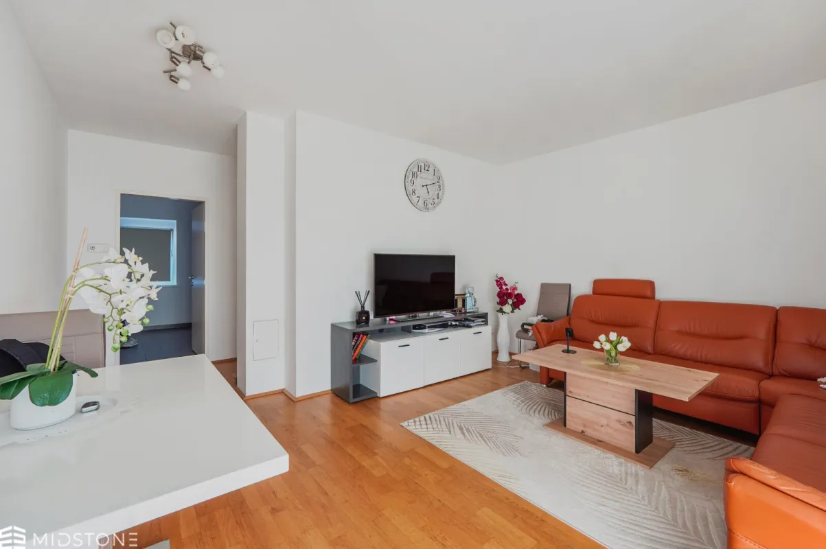 *Lichtdurchflutete Wohnung mit Wohlfühlcharakter* Stilvolles Wohnen mit Balkon und Top-Anbindung - Bild 1