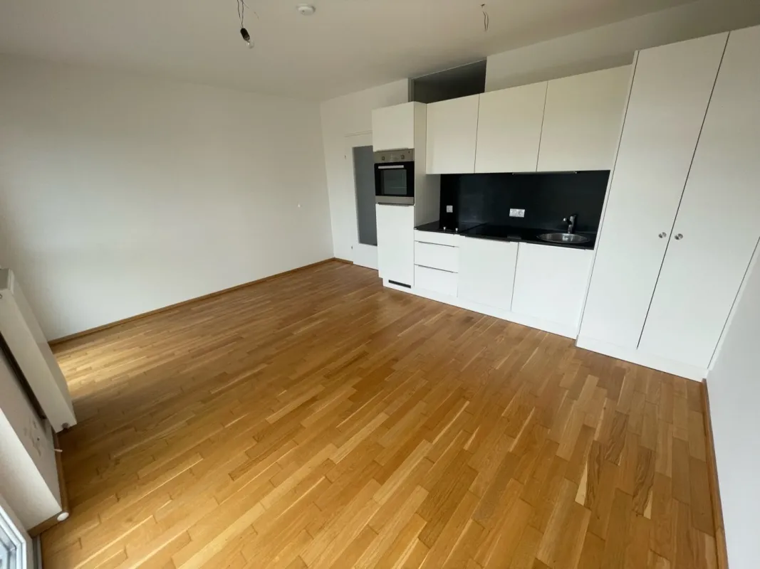 Lichtdurchflutete 2 Zimmerwohnung mit Balkon  ...! (Barrierefrei) - Bild 1