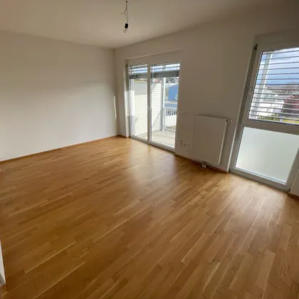 Lichtdurchflutete 2 Zimmerwohnung mit Balkon  ...! (Barrierefrei) - Bild 3