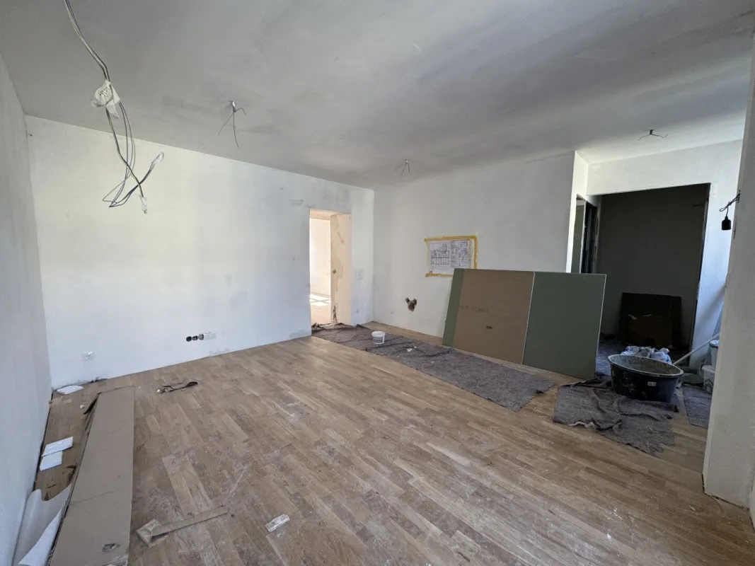 Lichtdurchflutete 4-Zimmer-Wohnung mit Balkon, idealer Anbindung und attraktiver Lage - Bild 1