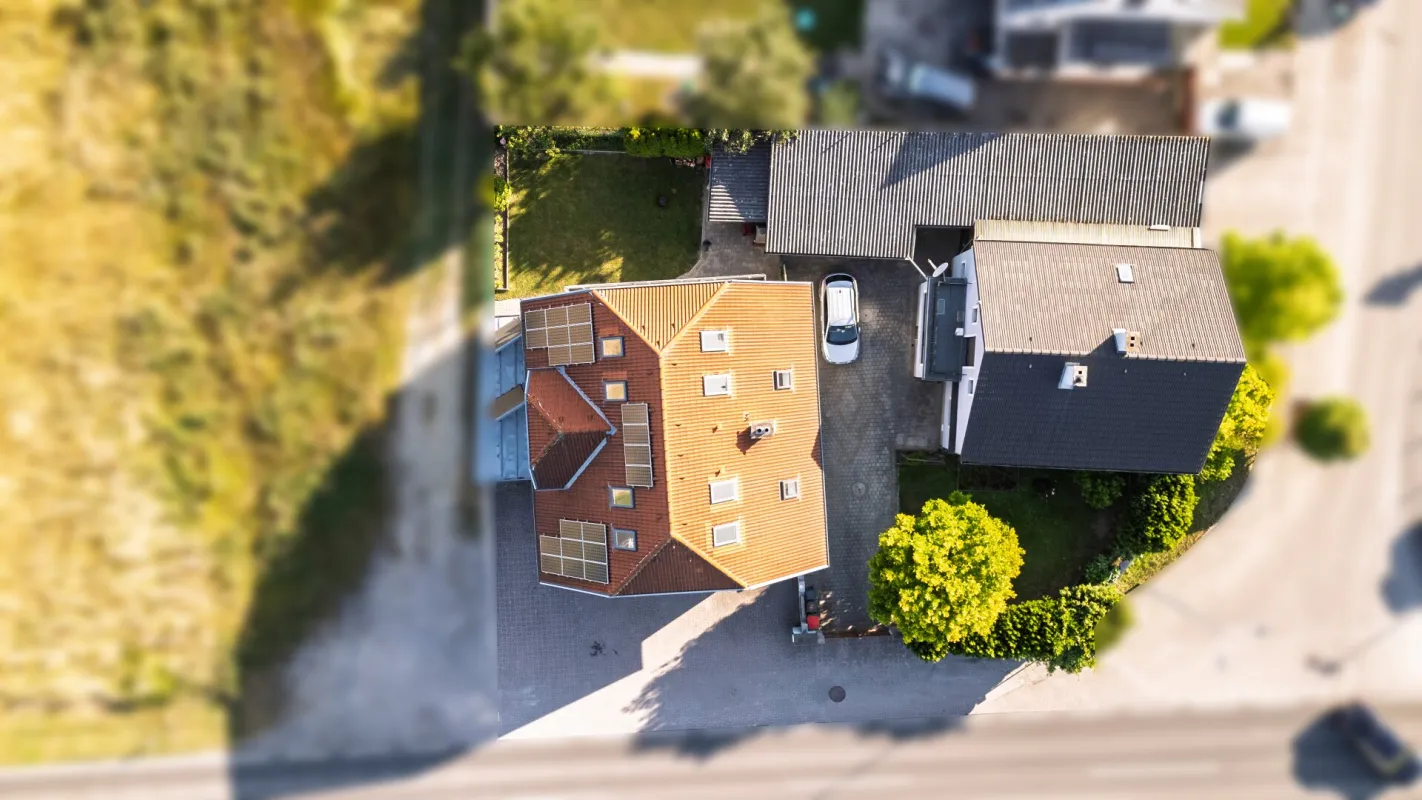 Kapitalanlage mit Potential – 2 Häuser auf Eckgrundstück mit rund 938 m² Grundstücksfläche! - Bild 1