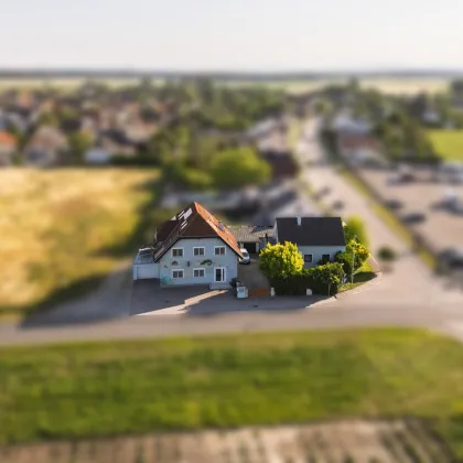 Kapitalanlage mit Potential – 2 Häuser auf Eckgrundstück mit rund 938 m² Grundstücksfläche! - Bild 2