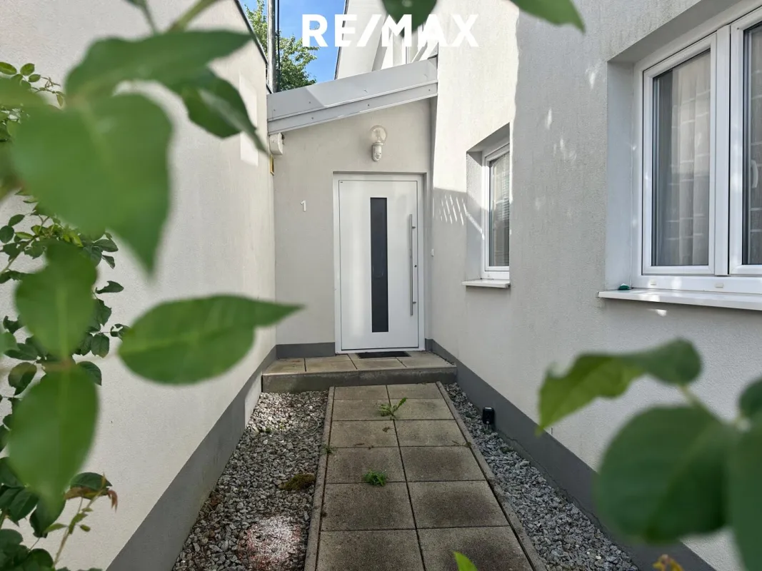Ihr Traumhaus in Seewalchen: 5 Zimmer, Terrasse, Sauna! - Bild 1